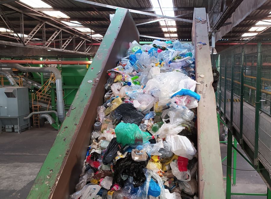 Alertan de la presencia de tóxicos en los plásticos reciclados