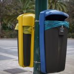 Málaga prueba papeleras para la recogida selectiva de papel y envases