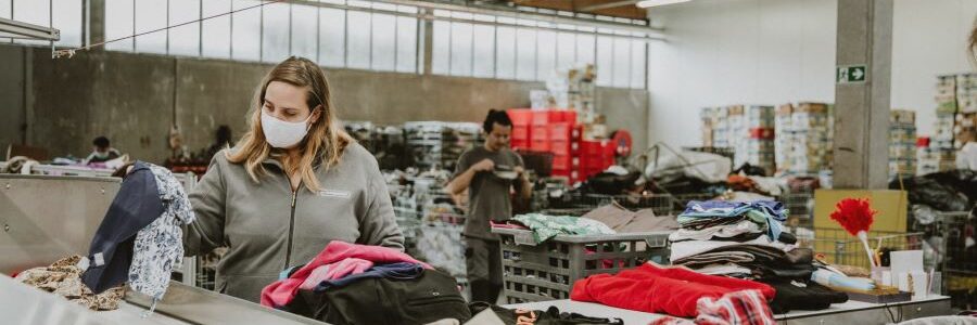 El Parlamento Europeo reconoce el papel de la economía social en la gestión de residuos textiles