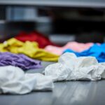 Transformación del sector textil: el nuevo Libro Blanco de TOMRA presenta soluciones para su circularidad