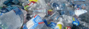¿Cómo puede un proceso químico mejorar el reciclaje de residuos de plástico PET?