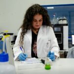 Obtienen hidrógeno verde a partir de residuos de vino y lodos de depuradora tratados con ozono