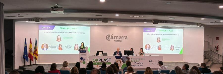 La industria de los plásticos aborda sus retos regulatorios en OKPLAST