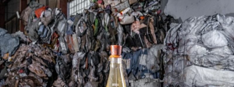 Acuerdo para impulsar el reciclaje químico de plásticos en Huelva