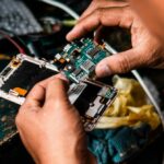 Reparar es rentable: la nueva etiqueta europea que impulsará la circularidad de la industria electrónica