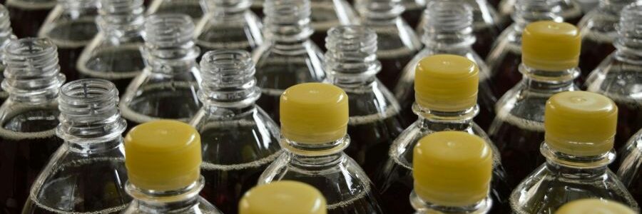 La CE abre una consulta pública sobre contenido reciclado químicamente en las botellas de plástico