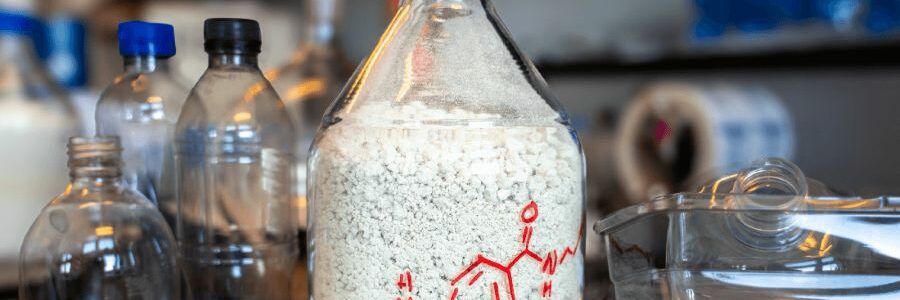 Científicos convierten residuos plásticos en un material capaz de capturar CO₂