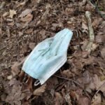 El contaminante legado ambiental de las mascarillas desechadas del Covid