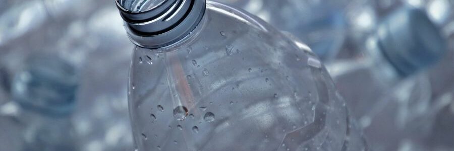 Los plásticos de botellas y latas pueden afectar a la salud de los bebés incluso antes de nacer