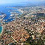 El proyecto MicroWorld Puertos investiga el uso de bacterias para degradar microplásticos en el mar