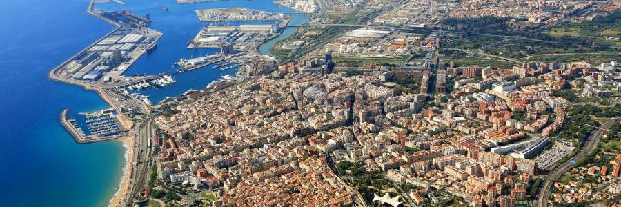 El proyecto MicroWorld Puertos investiga el uso de bacterias para degradar microplásticos en el mar