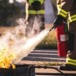 La UE restringe el uso de «sustancias químicas eternas» en las espumas contra incendios