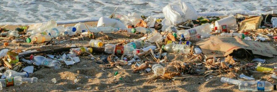 ¿Podemos atajar el problema de la contaminación por plásticos sin prescindir totalmente de ellos?