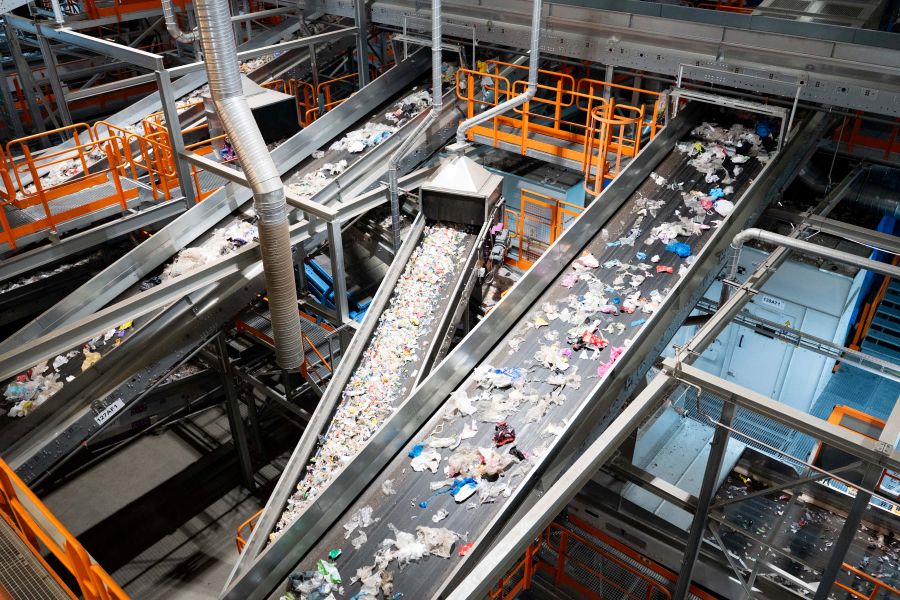 TOMRA inaugura una moderna planta de reciclaje de plásticos en Noruega