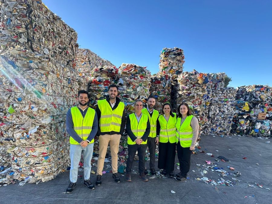 Visita institucional a la planta de reciclaje de plásticos de Eslava Plásticos