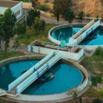 Un nuevo material usa la luz para degradar los “químicos eternos” en el agua