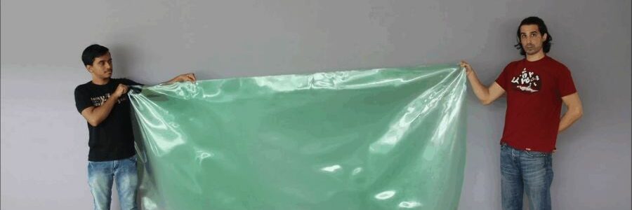 Desarrollan un biomaterial a partir de cáscaras de gambas como alternativa al plástico