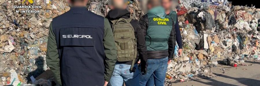 Más de 300 detenidos en una operación internacional contra el tráfico ilegal de residuos liderada por el SEPRONA