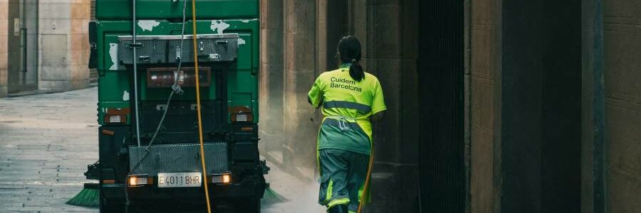 Aditivos plásticos, pesticidas, nicotina… La contaminación que se acumula en el polvo de las calles