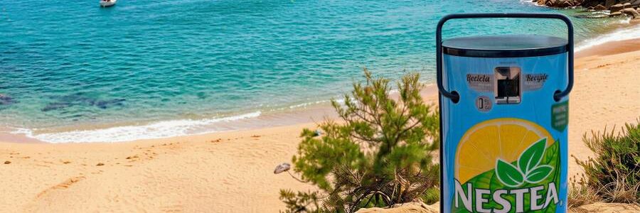 Damm instala 400 compactadoras para promover el reciclaje de latas en la costa mediterránea