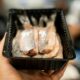 Los envases plásticos transfieren aditivos al pescado que congelas en casa