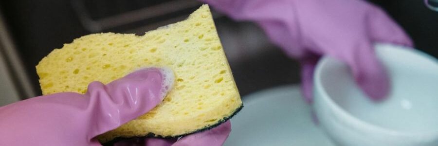 Tu esponja de cocina también libera microplásticos