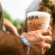 Organizaciones ambientales reclaman cerrar el vacío legal sobre los vasos reutilizables en festivales