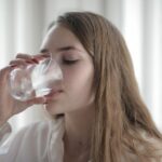 Los nanoplásticos presentes en el agua potable pueden favorecer bacterias más resistentes
