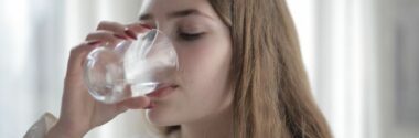 Los nanoplásticos presentes en el agua potable pueden favorecer bacterias más resistentes