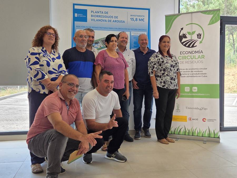 Visita de la Universidad Agraria de la Habana a la planta de compostaje industrial de Sogama