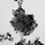 Un método captura nanoplásticos del agua y los convierte en materiales descontaminantes