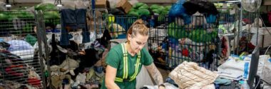 Cuatro de cada diez prendas usadas tienen las etiquetas cortadas o desgastadas
