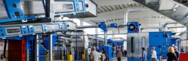 De residuos textiles a fibras aptas para la producción de hilo: STADLER desarrolla una solución de clasificación integrada para IGERS en Italia