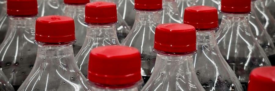 Coca-Cola, Nestlé y Danone modificarán sus mensajes sobre reciclaje en botellas de plástico