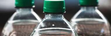 Condena por greenwashing en Francia a un fabricante de botellas de agua por usar expresiones como «100% reciclable»