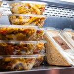 Comer sin cocinar: el impacto ambiental de los platos preparados