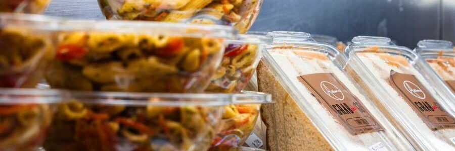 Comer sin cocinar: el impacto ambiental de los platos preparados